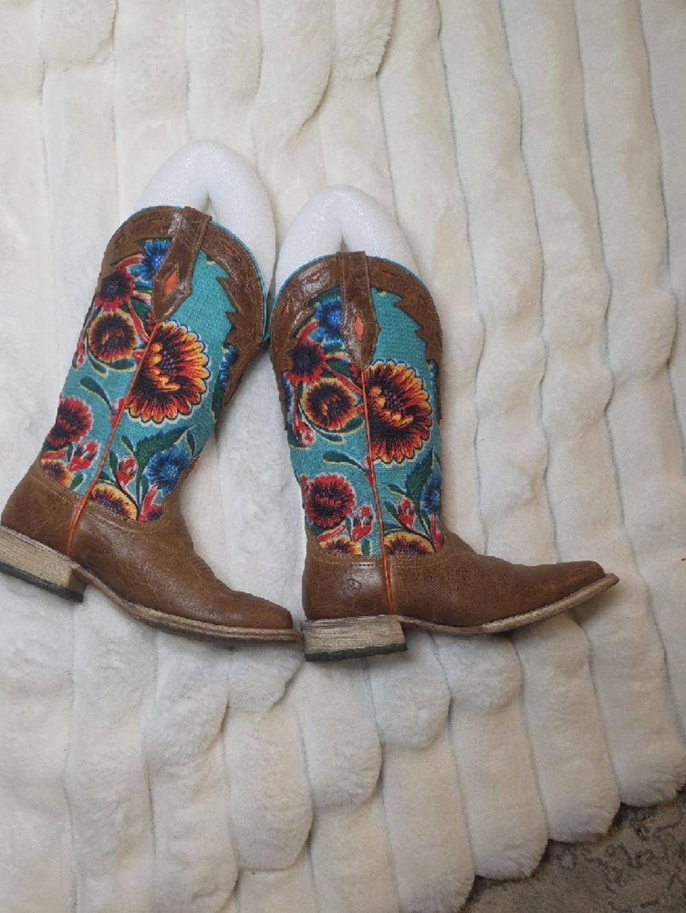 AKIRA Brown Leather Western Ankle Boots with Teal Floral Embroidery Size 8.5 - Picture 10 of 16